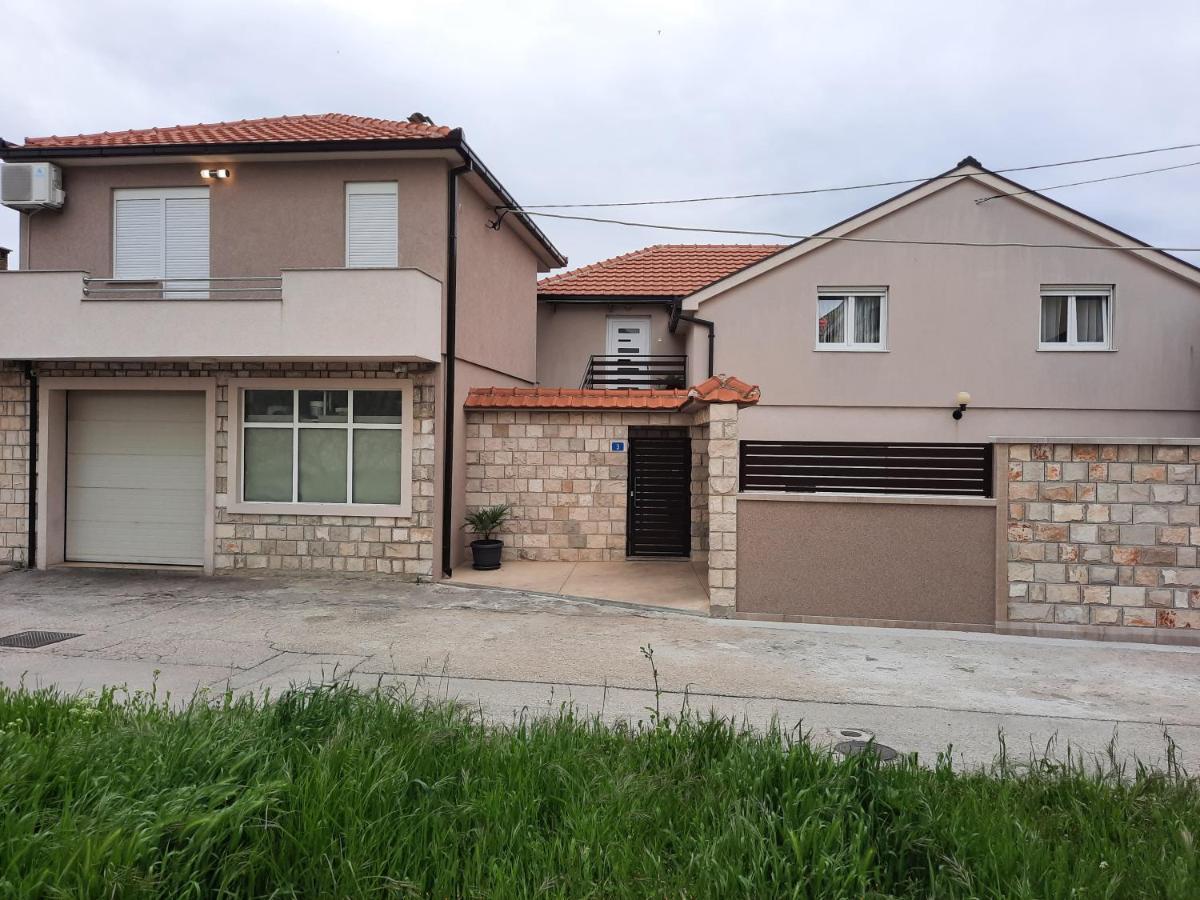 Apartman Sirena Требине Екстериор снимка